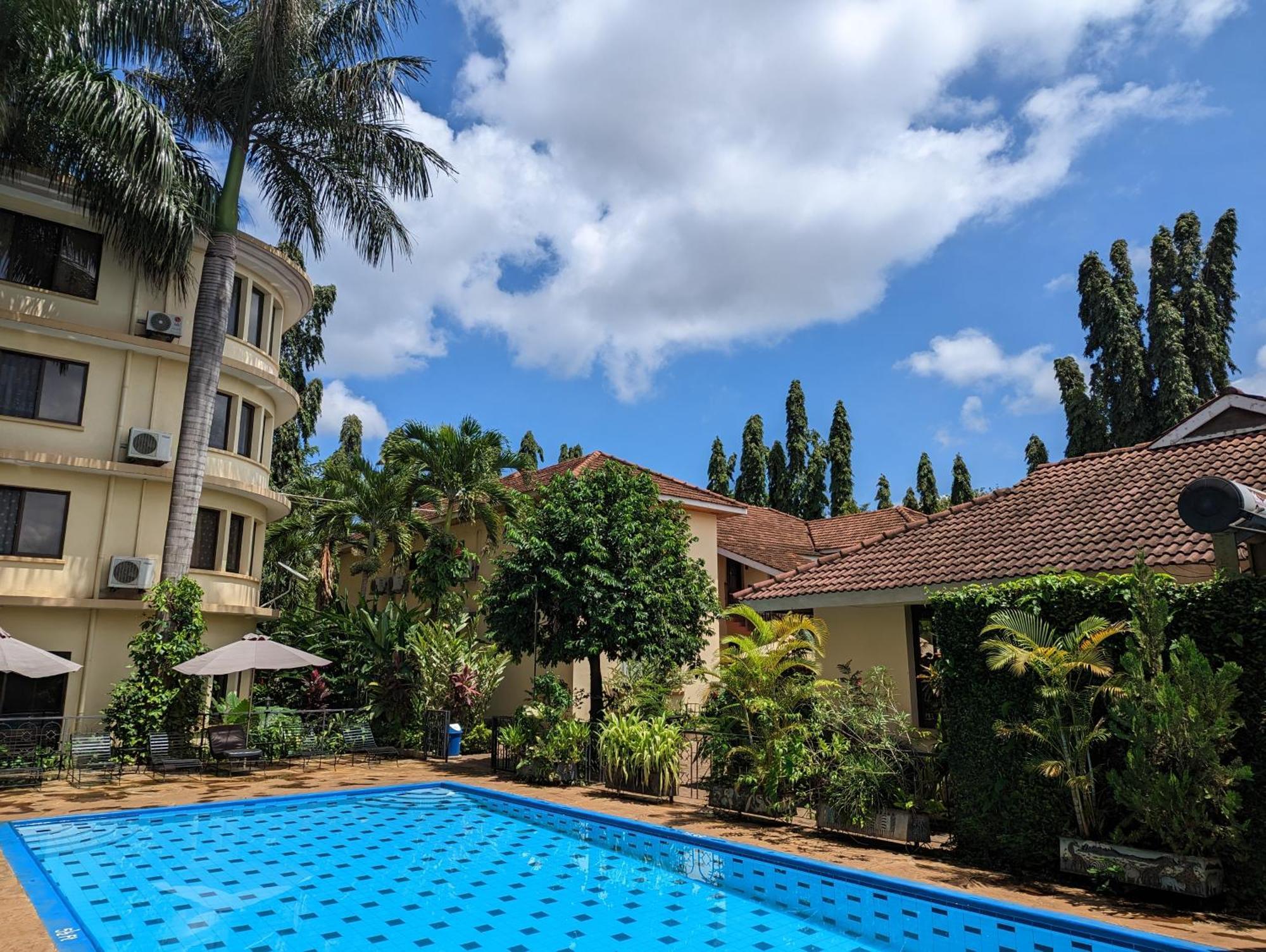 מושי Parkview Inn מראה חיצוני תמונה