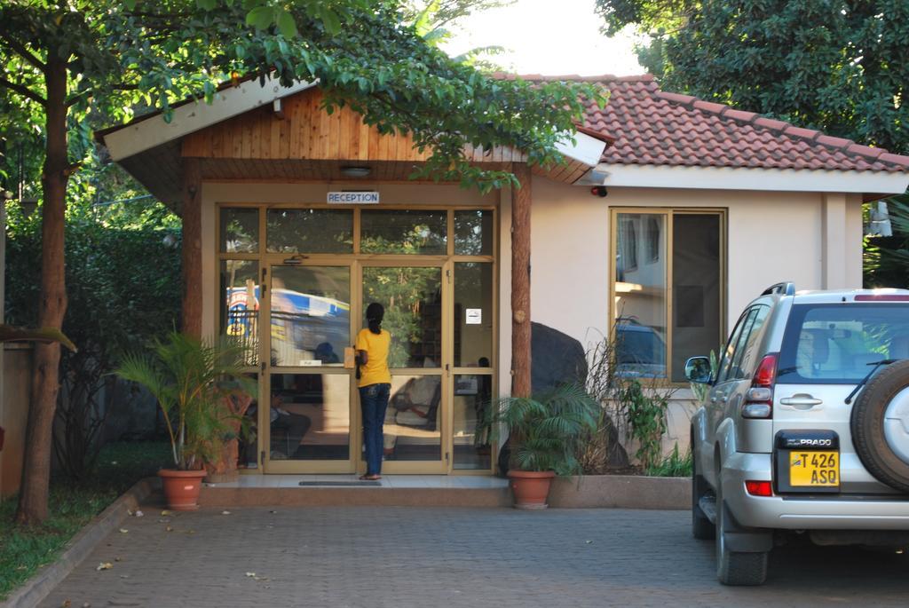 מושי Parkview Inn מראה חיצוני תמונה