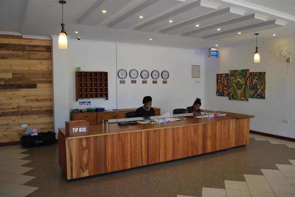 מושי Parkview Inn מראה חיצוני תמונה