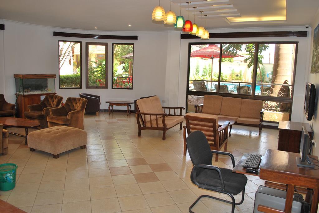 מושי Parkview Inn מראה חיצוני תמונה